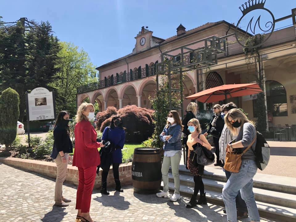 Langhe e Monferrato in nome di 2 vini sorprendenti: Asti Spumante e Moscato d'Asti 1 Langhe e Monferrato: un week end per conoscere il villaggio narrante di Fontanafredda