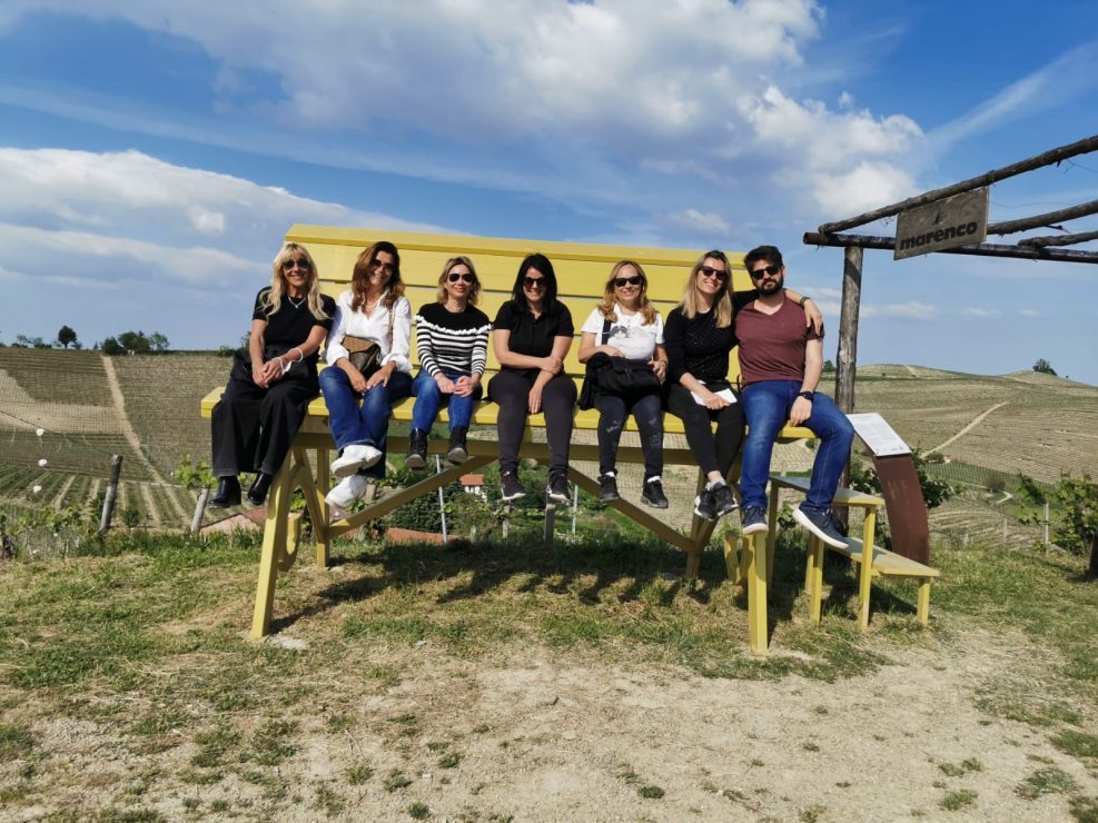 Wine week end nel Monferrato: cattedrali sotterranee Unesco, Canelli, Big Bench e sapori gourmet 1 la panchina dedicata al moscato