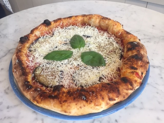 Come servire la mozzarella: gli errori da evitare (+ 1 ricetta formidabile) 3 pizza famelici menu estivo3