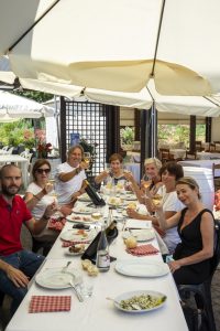 Le signore della bassa parmense, un itinerario al femminile 4 signore bassa parmense: una degustazione di pesce gatto da trattoria laghi verdi