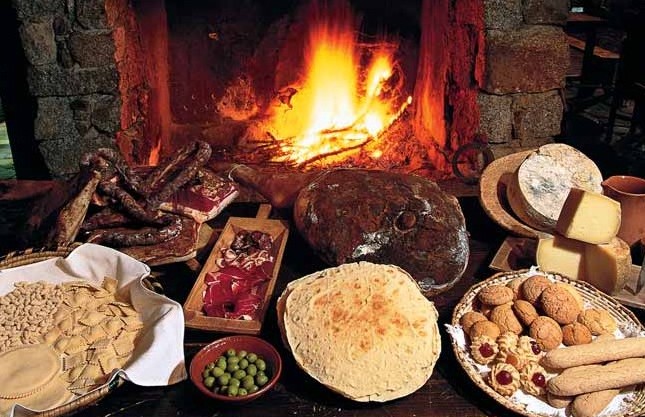 Spreco alimentare a Natale: quanto cibo buttiamo via? 1/4 del cibo acquistato 1 prodotti tipici sardi in tavola