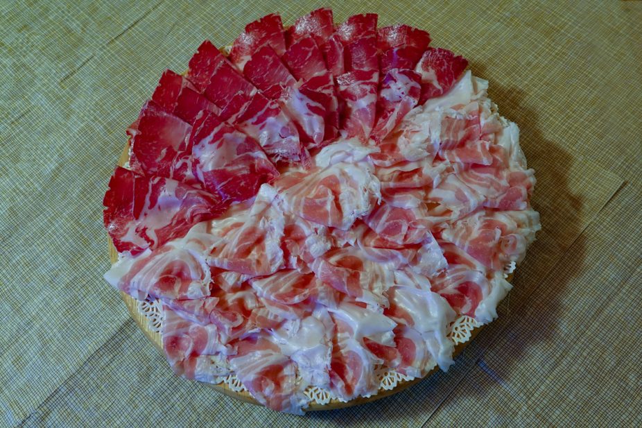 Come realizzare il tagliere di salumi perfetto 6 come realizzare un tagliere di salumi perfetto per Capodanno o per altre feste