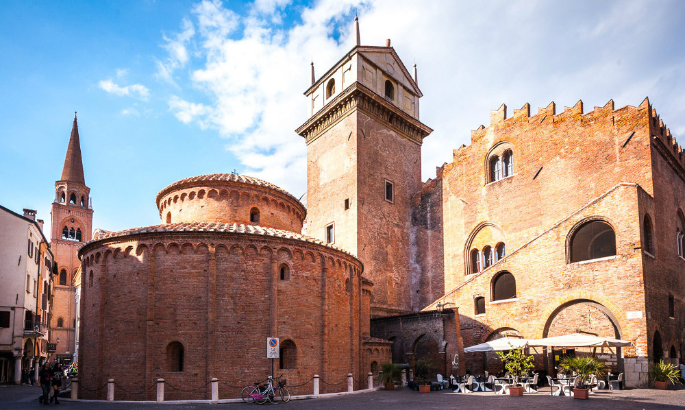 Una domenica a Mantova... in Dyane per uno slow tour tra Emilia e Lombardia 15 Mantova in Dyane - centro storico