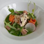 Ricetta dal Trentino: gelato di trota con gazpacho di zucchine e rucola