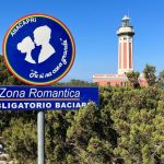 "Zona romantica: obbligatorio baciarsi", in Italia una nuova segnaletica 8 zona romantica nuova segnaletica 1