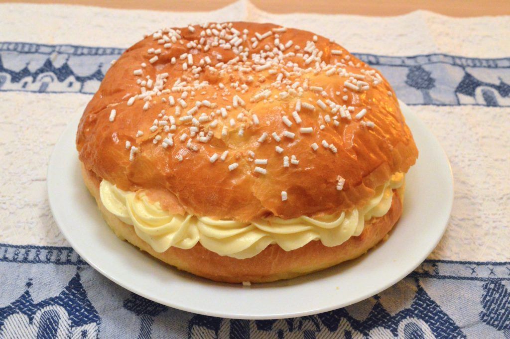 Come fare la crema pasticcera classica e le sue varianti: 5 ricette da provare 1 Ricetta della torta Tropiziénne