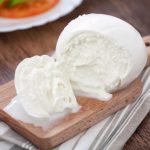 Come servire la mozzarella: gli errori da evitare (+ 1 ricetta formidabile) 10 come servire la mozzarella, come sceglierla e come condirla
