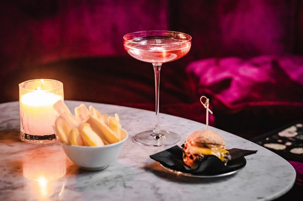 La storia dell'aperitivo italiano? Risale all'epoca greco-romana 3 happy hour