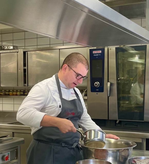 lo chef martellini prepara i canederli