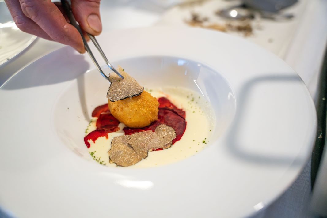 I migliori ristoranti di Cortina (+ 1 pasticceria): scoprire la cucina di montagna 3 Crema di Piave Dop Mezzana di levistico, ovetto croccante