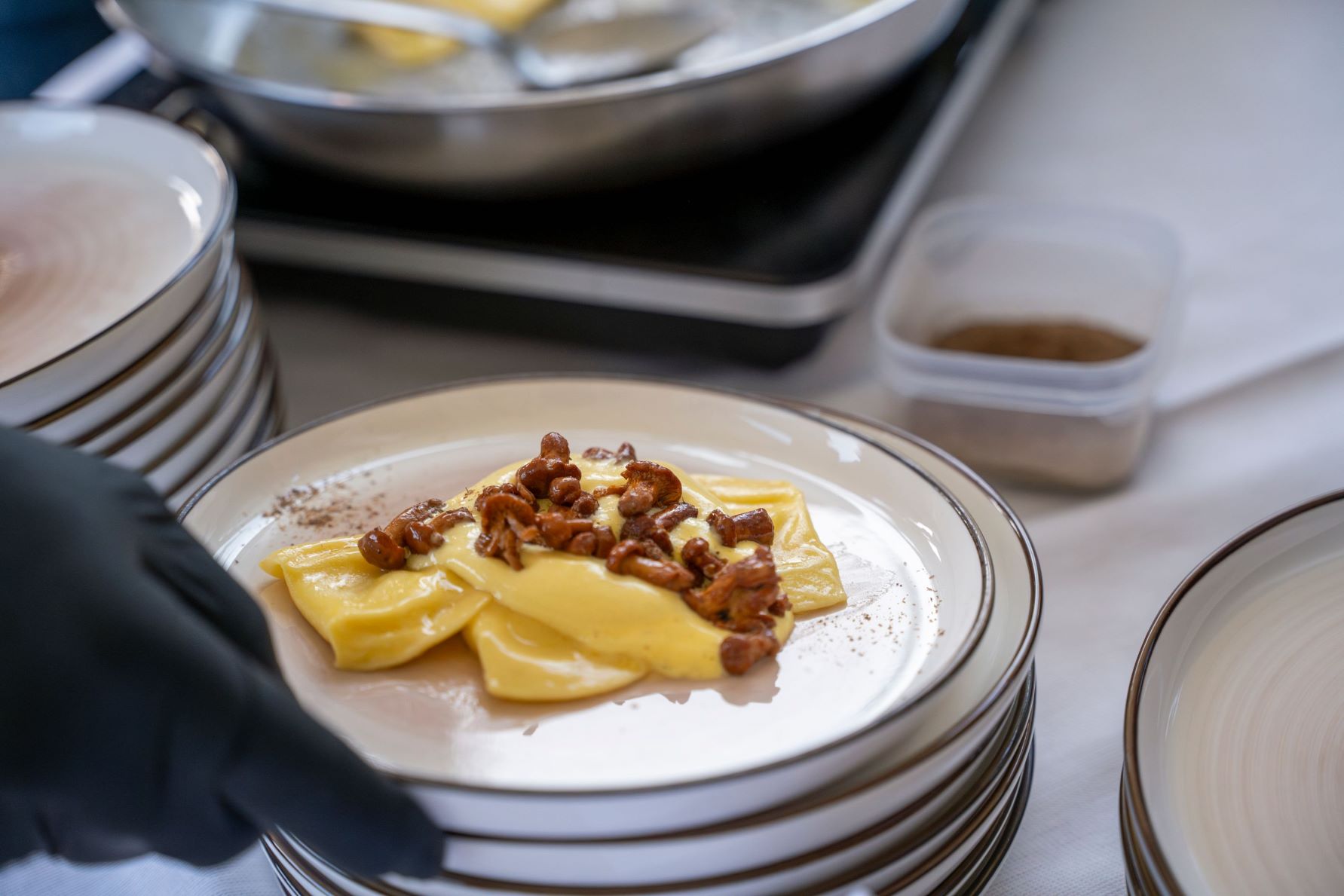 I migliori ristoranti di Cortina (+ 1 pasticceria): scoprire la cucina di montagna 2 ravioli ripieni Piave Dop a Cortina