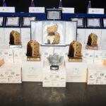 Vince Panettone senza confini 2023 Maurizio Sarioli con il suo panettone tradizionale 11 panettone senza confini 2023