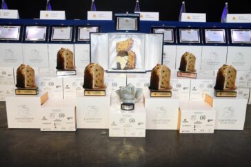 Vince Panettone senza confini 2023 Maurizio Sarioli con il suo panettone tradizionale 12 panettone senza confini 2023
