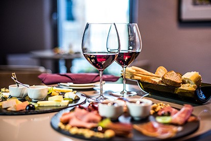 Viaggi enogastronomici per San Valentino 2024: dall'Alto Adige al Piemonte 4 Uve rooms