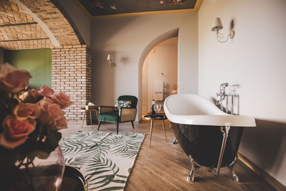 Viaggi enogastronomici per San Valentino 2024: dall'Alto Adige al Piemonte 3 Calamandrana presso l'ALMARANTO Boutique Hotel e Relais
