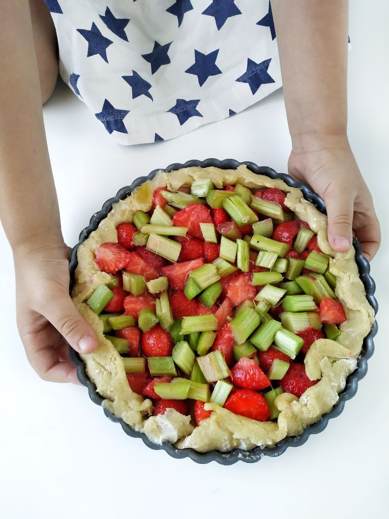 2 ricette vegetariane e case di legno: la stessa filosofia sostenibile 4 crostata di fragole e rabarbaro
