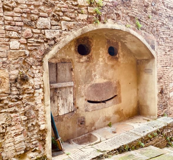fontana del sorriso colle val d'elsa