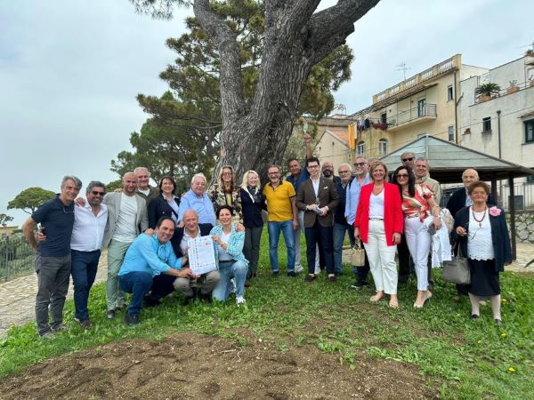 La presentazione dell'evento La Tavola dei 300 a Massa Lubrense in nome di cibo e cultura 2 la tavola dei 399