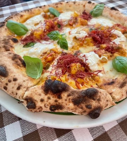 Il Pugliese Charlie Brown e l'autentica cucina salentina a Milano 6 a pizza on a plate