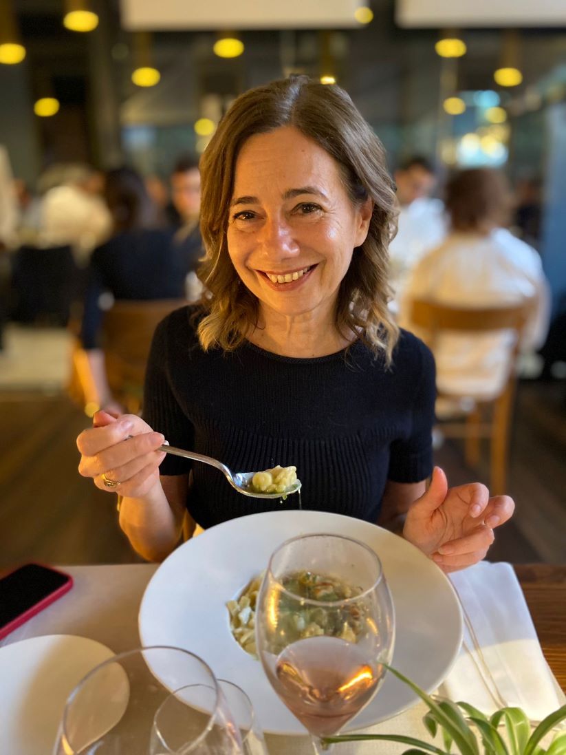 monica viani al ristorante particolare