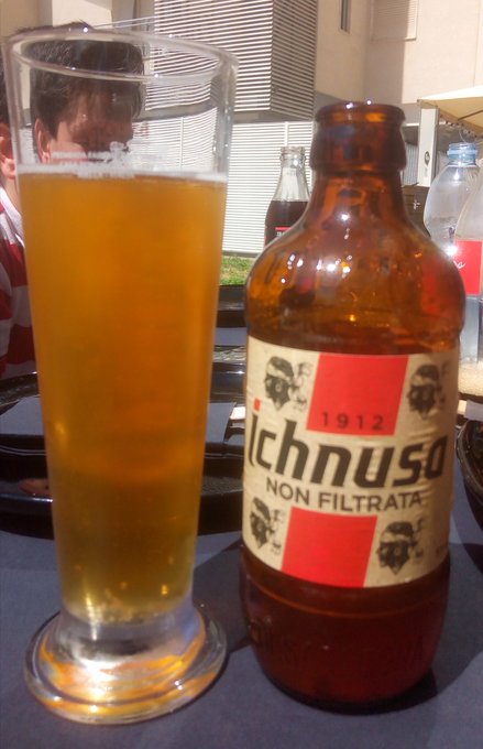 Come abbinare la birra ai piatti: guida completa su bicchieri, conservazione e sapori 5 Il bicchiere può rovinare (o migliorare di molto) la birra
