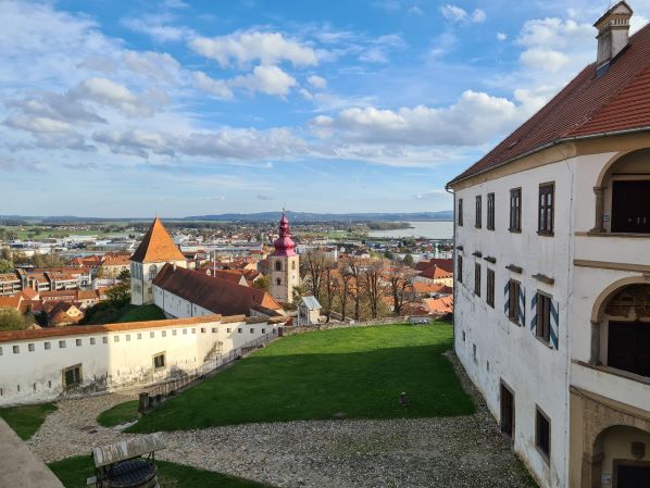 Guida di Ptuj: cosa vedere, mangiare e dove dormire nella città dei Kurent 4 castello di ptuj