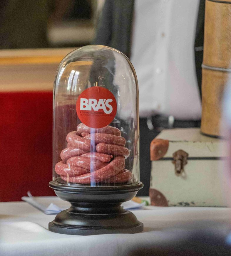 5 motivi per andare a Bra's: dalla salsiccia alla cucina gourmet in nome di cibo e cultura 1 salsiccia di bra's