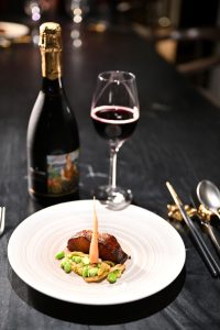 Giro del mondo con il Lambrusco: il grande vino emiliano e la cucina cinese (a Milano da Ba) 6 Ba Milano merluzzo nero d'Alaska al forno marinato con hoisin e champagne servito con edamame e zha cai