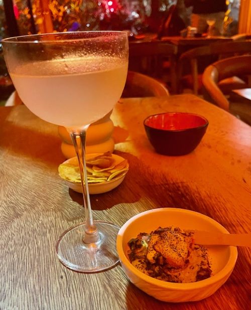 Apre Rama a Milano, dove bere drink e cocktail con 2 punti di forza: l'originalità e l'accoglienza 1 cocktail 520 da rama a milano