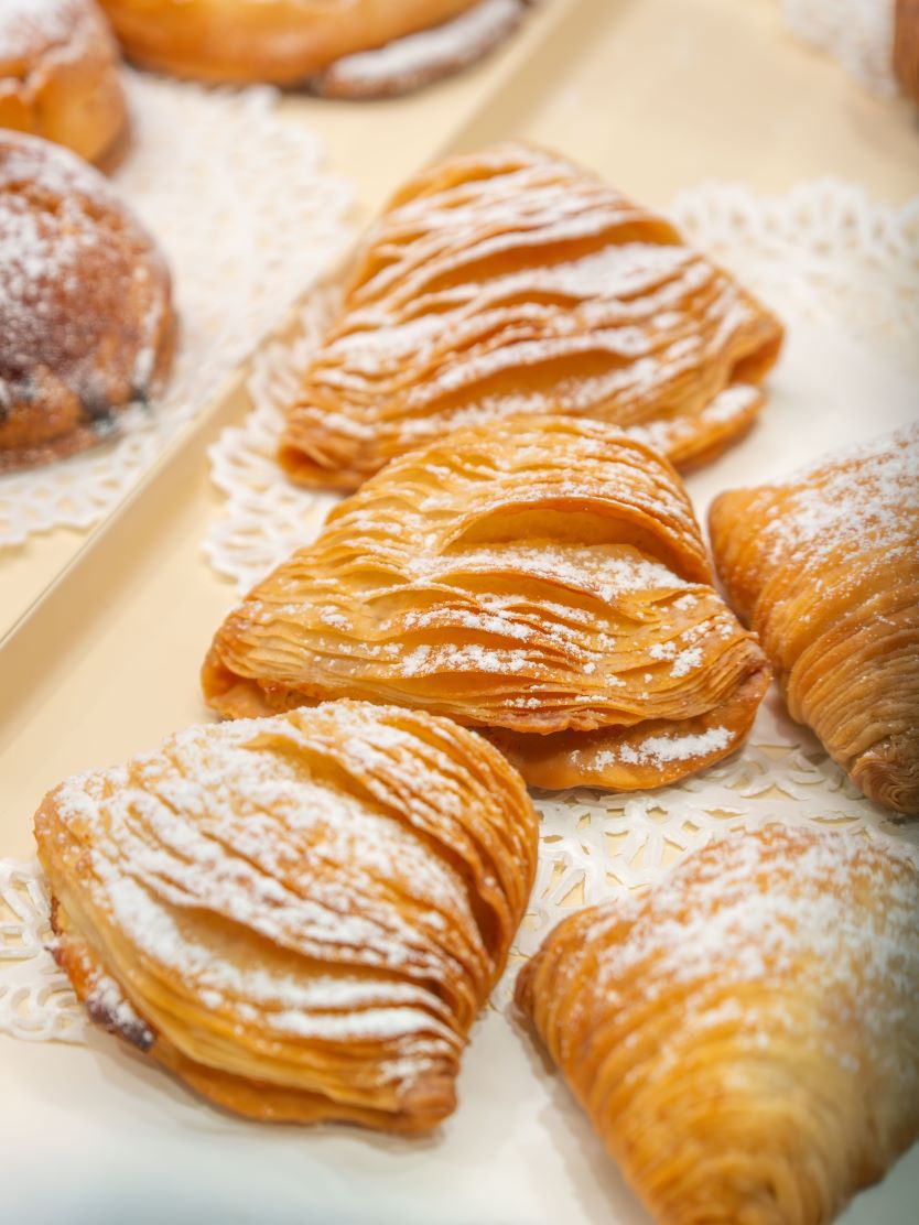 La pasticceria Mignon è la migliore pasticceria napoletana a Milano 2 Le sfogliatelle, riccia e frolla, della pasticceria mignon di Milano