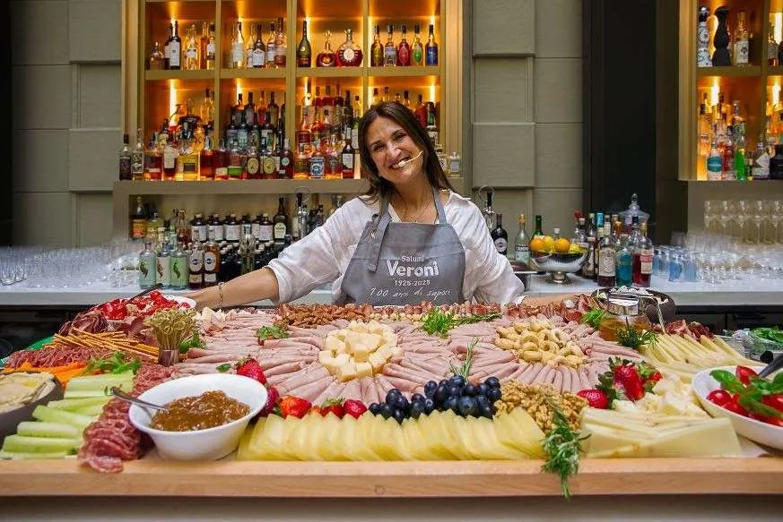 Veroni celebra 100 anni con l'Aperitivo del secolo