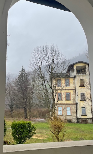 Cosa fare a Clusone, cuore verde della Lombardia: arte antica e contemporanea, cucina e un orfanotrofio 9 La Casa dell'Orfano, un luogo della memoria in Val Seriana