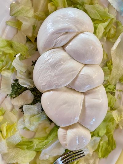 Viaggio enogastronomico nell'Alto Casertano: vino, mozzarella di bufala e tante "chicche" da scoprire 14 Visitare Agricola Casearia Lupara per imparare a fare la mozzarella di bufala e...degustarla!