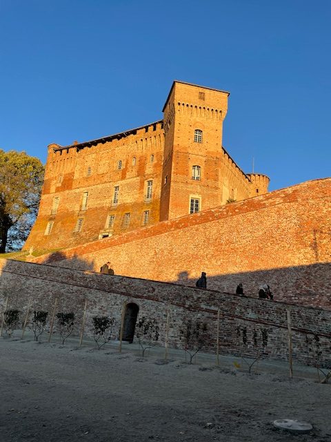 Alla scoperta del castello di Monticello d'Alba: tra cultura, storia e sapori nelle Langhe e Roero 4 scoperta del castello di Monticello d'Alba