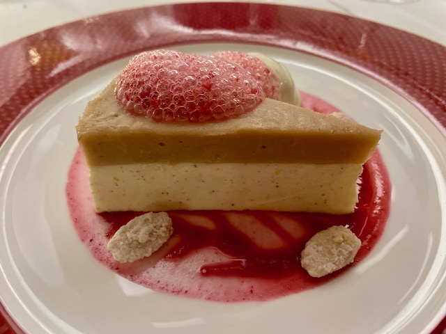La mandorla in "bianco e rosso" di tino vittorello Jesolo