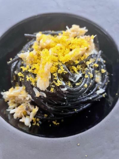 La sfida del granchio blu diventato protagonista della cucina gourmet