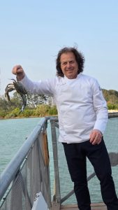 tino vettorello e il granchio blu