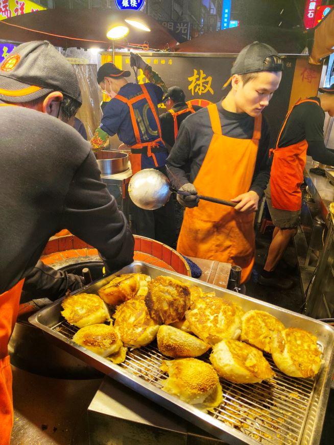 Le città scopritele al mercato in nome di cibo e cultura 2 Food Trip in Raohe Night Market in Taiwan