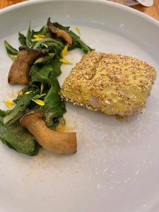 cardoncello piastrato, emulsione nocciola-yuzu e patate fondenti.