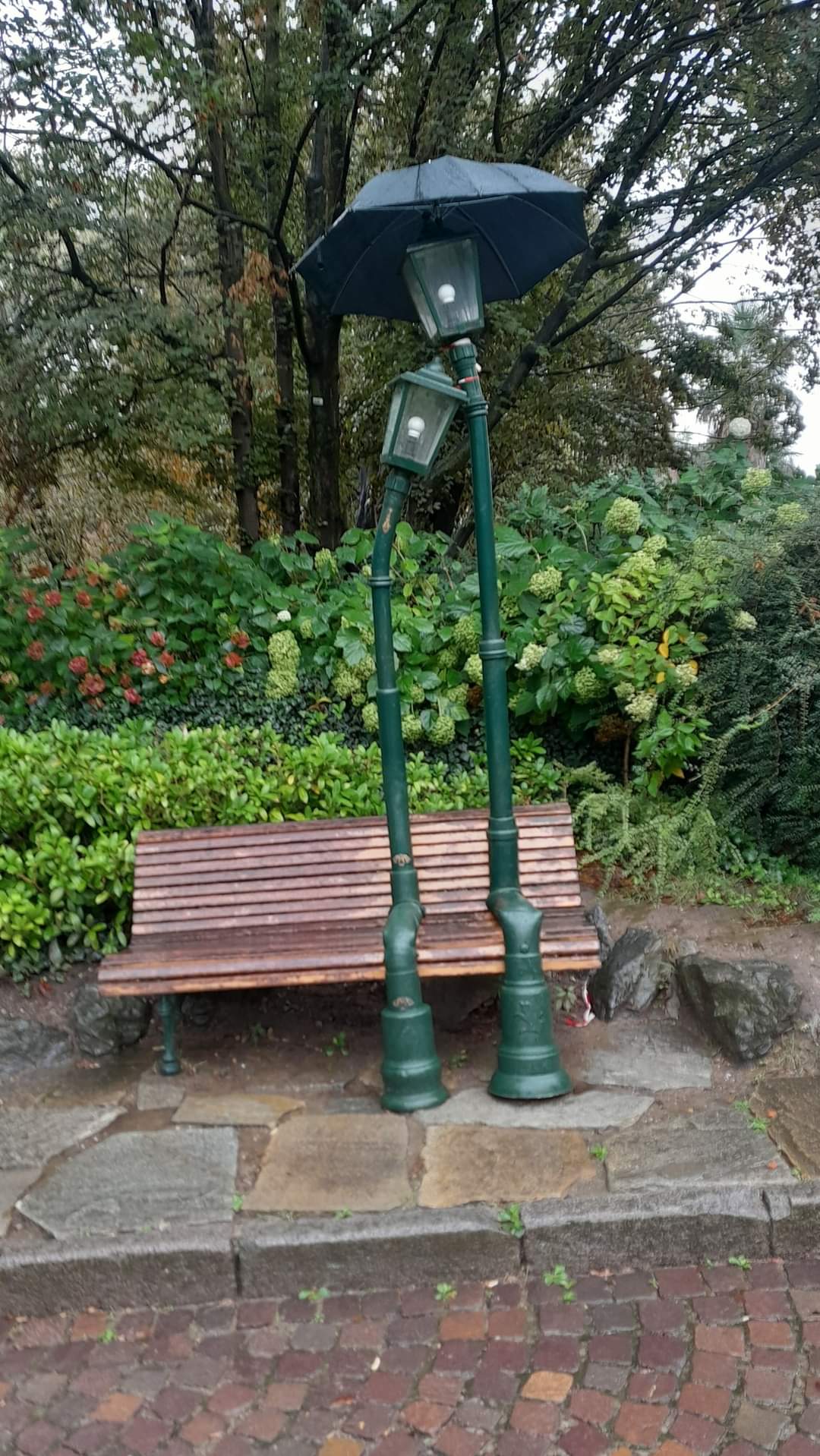 I "lampioni innamorati" di Rodolfo Marasciuolo, al Parco del Valentino