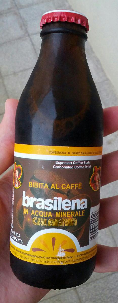 Le bevande nostalgiche italiane: storia, ricordi e identità in un sorso 6 brasilena, bibita calabrese al gusto caffè
