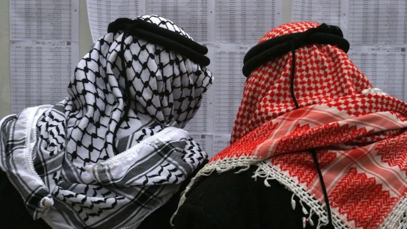 la kufiya o kefiah, simbolo della liberazione della Palestina