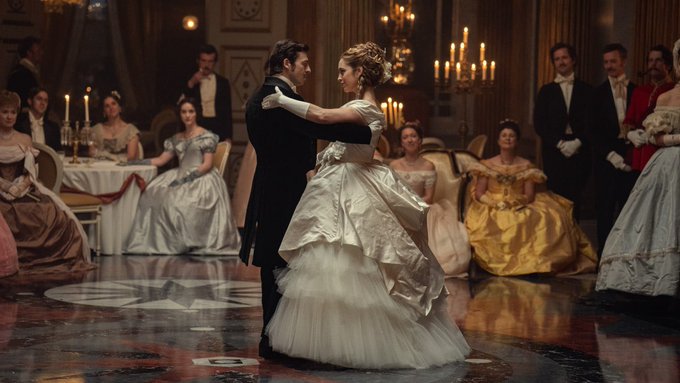 Perchè la Guinness ha la schiuma bianca che non svanisce? Il segreto che la serie House of Guinness non rivela 1 The House of Guinness, la serie tv netflix sulla storia della famiglia Guinness