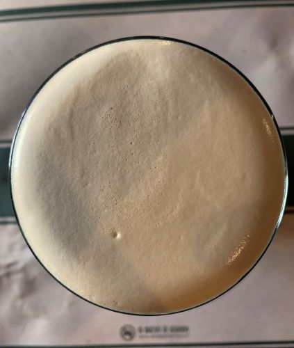 Perchè la Guinness ha la schiuma bianca che non svanisce? Il segreto che la serie House of Guinness non rivela 5 perchè la Guinness ha la schiuma bianca