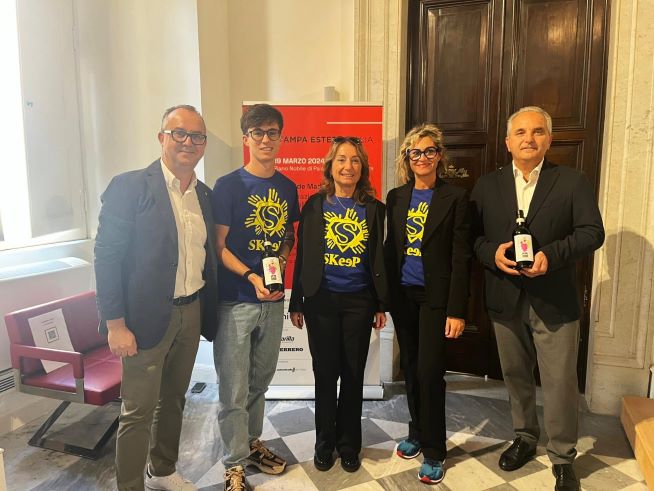 Natale in tavola: 5 vini italiani tra spumanti, bianchi e rossi da provare 3 Roggiano Morellino di Scansano Docg: vino e solidarietà