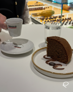 Che cosa fare a dicembre: 10 idee food&culture per vivere bene Natale e Capodanno. Guida pratica 2025 9 Profumo espresso cake dourmet