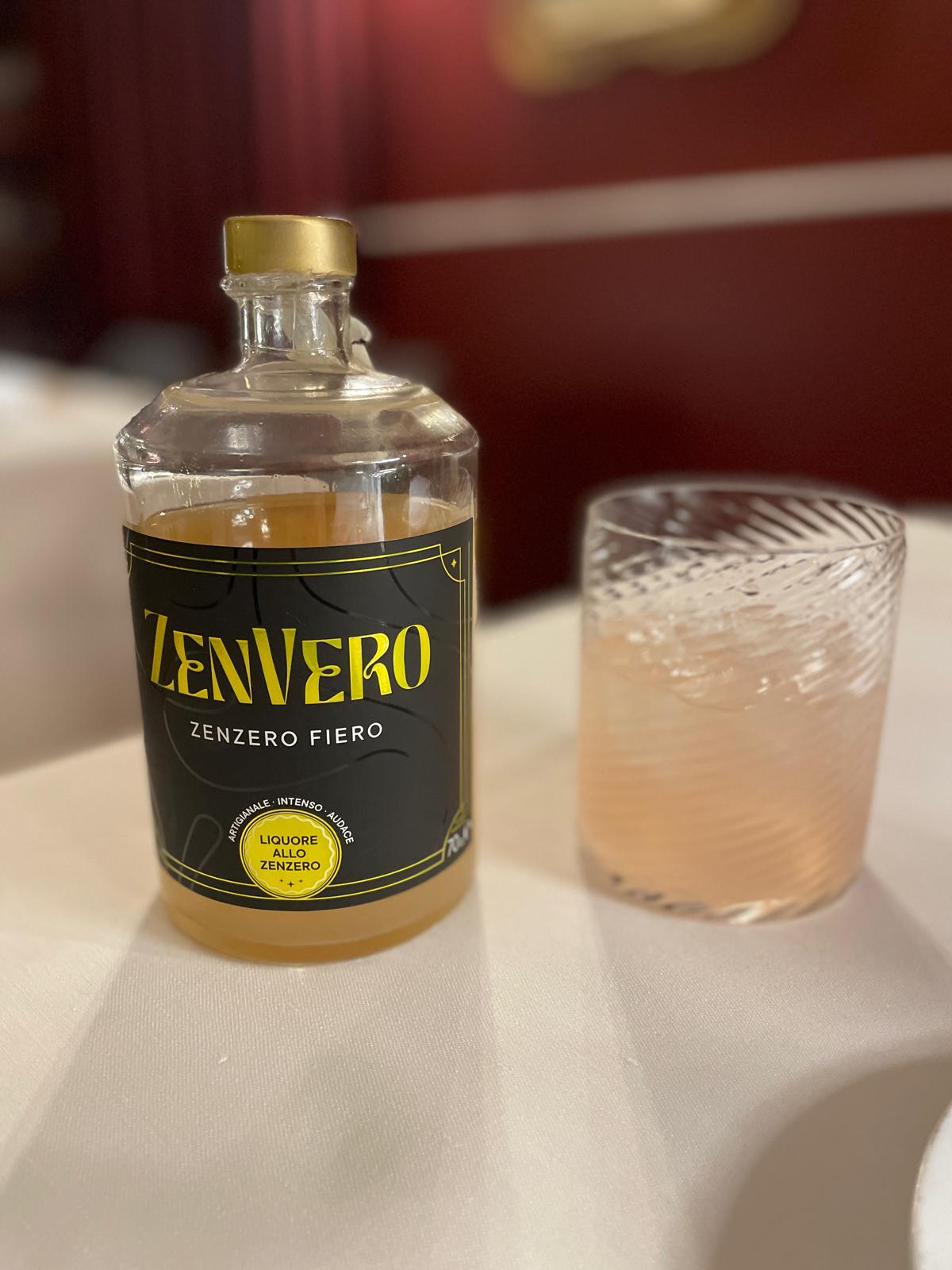 Cocktail natalizi 2025: spezie, distillati regionali e la nuova mixology invernale 1 Zenvero per diversi cocktail