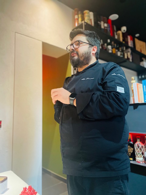 Lo chef Gaetano Marinaccio ritratto nella cucina de La Nuova Cucina di Rho