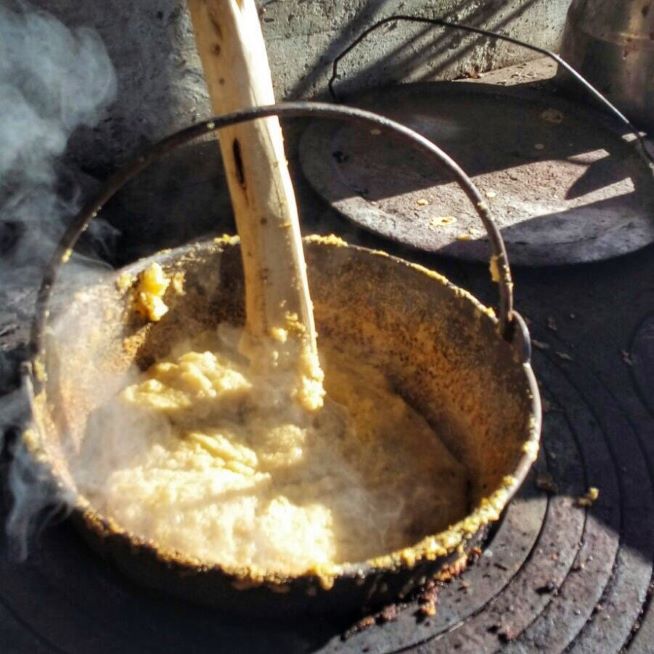 Biella tessile e gastronomia: il cuore dei telai e dei sapori locali 8 la ricetta della polenta concia biellese