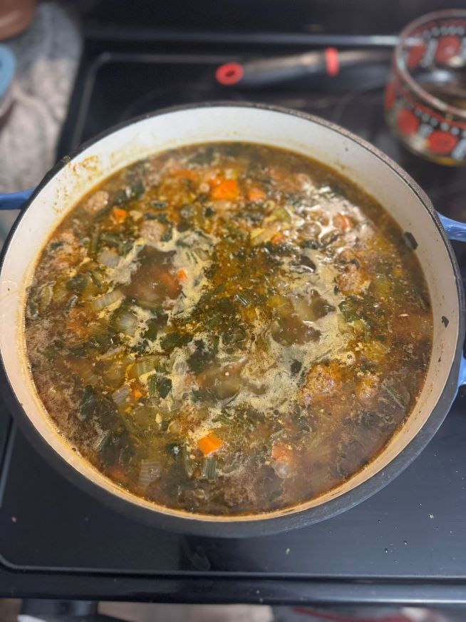Minestra maritata napoletana: storia, ricetta e 3 varianti di un piatto simbolo di Natale (perfetto per recuperare gli avanzi) 1 wedding soup il piatto americano che deriva dalla ninestra maritata napoletana